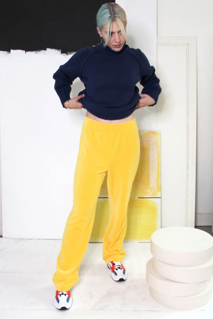 Slouchy trainer Nicky velours geel.