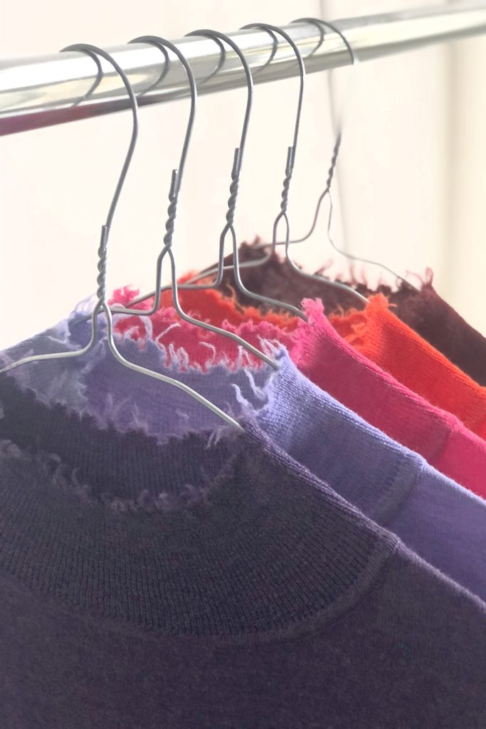 Cashwool fineknitt turtleneck met raw edges