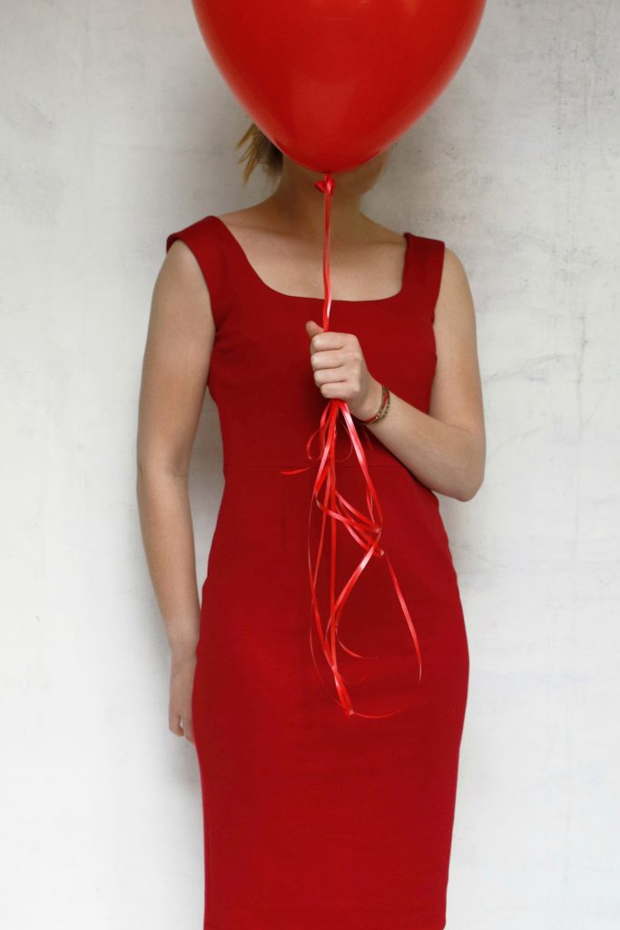Little red dress van tricotine met dubbel borst-gedeelte ( aan binnenzijde afgewerkt met elastiek)
