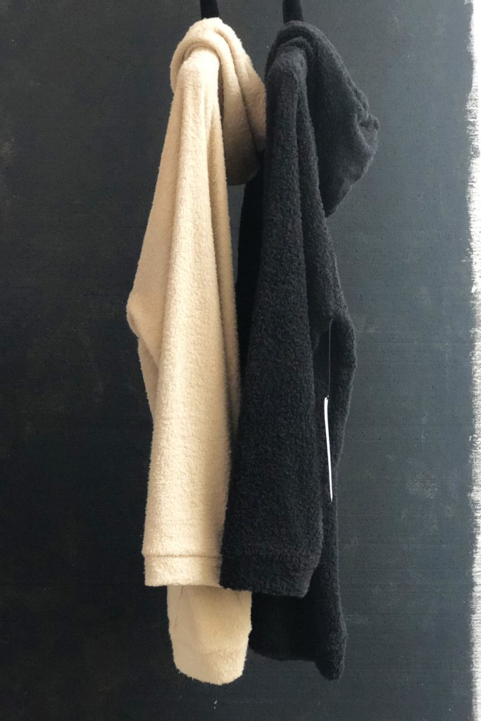 Hoodie lange versie, van badstof ( handdoek-kwaliteit)
