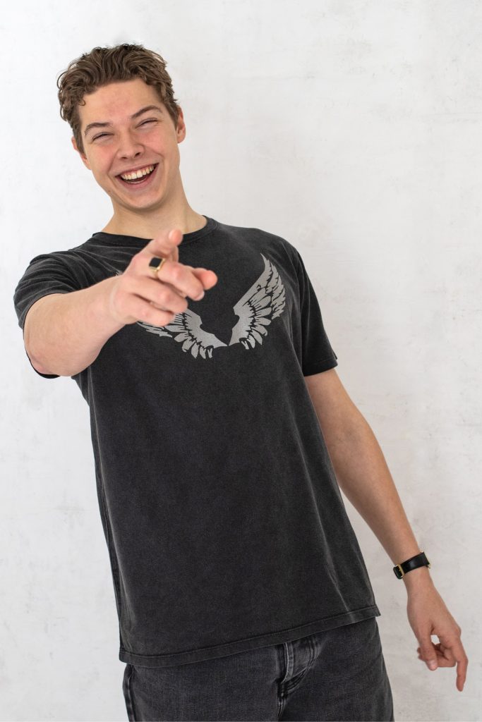 T shirt stonewash met oud zilveren opdruk Angelwing of vleugel, unisex