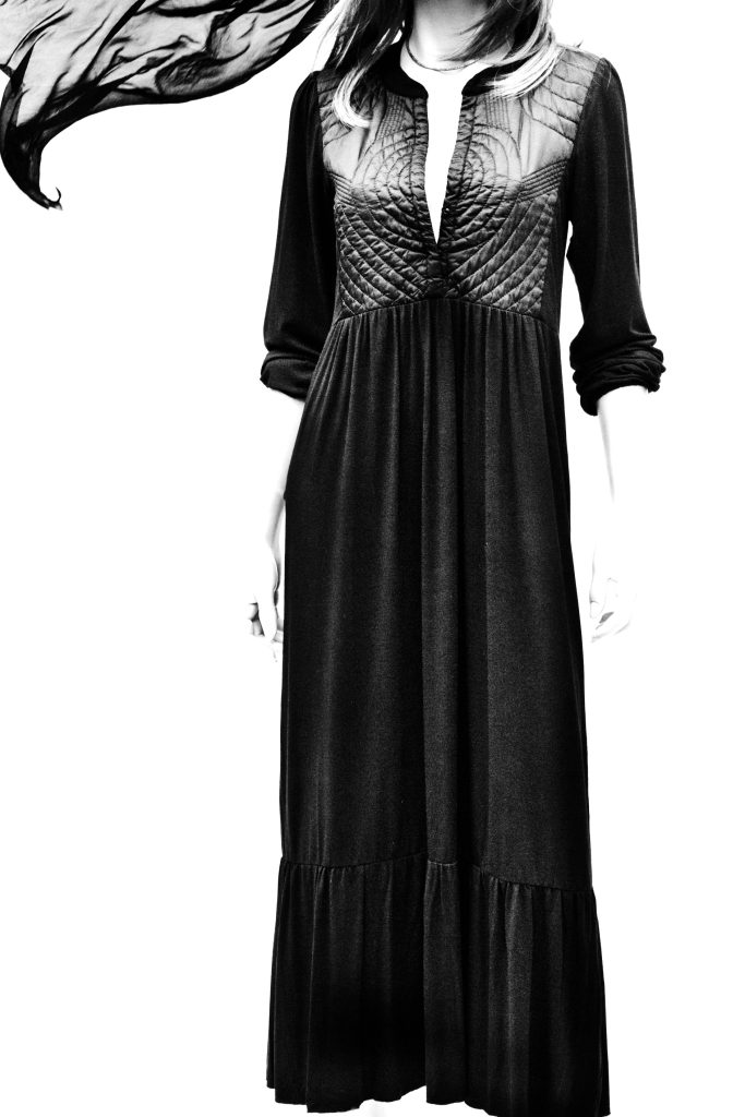 Zwarte viscose jersey midi-jurk met doorgestikte pas van gewassen shiny viscose